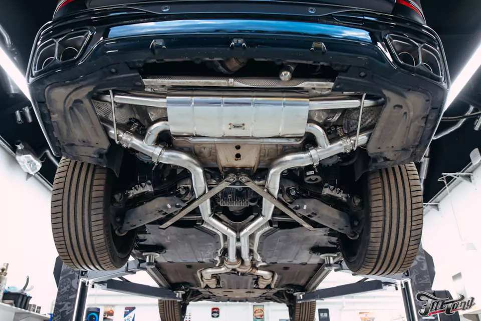 Выхлопная система с двумя режимами громкости для BMW X7